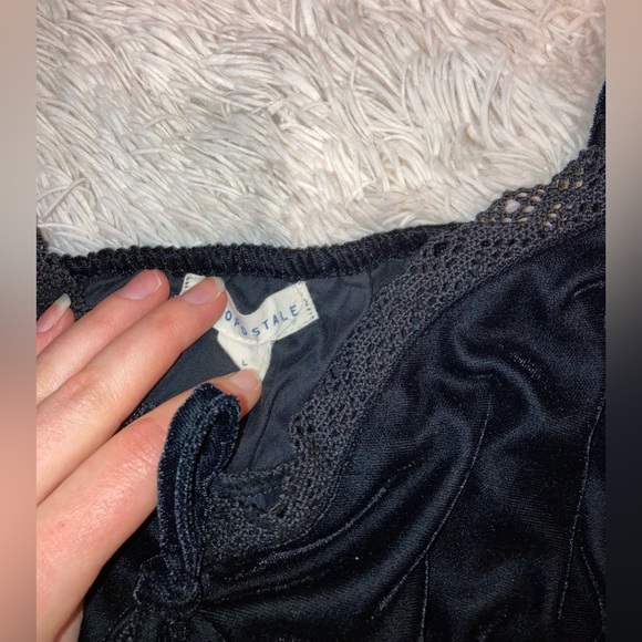 Black Lace Bow Front Top - Picture 3 of 6